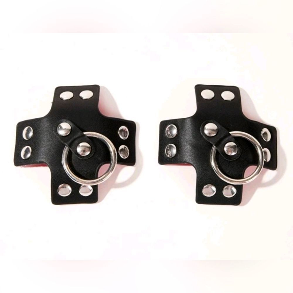 Black Reusable Nipple Covers One Size - Picture 2 of 6